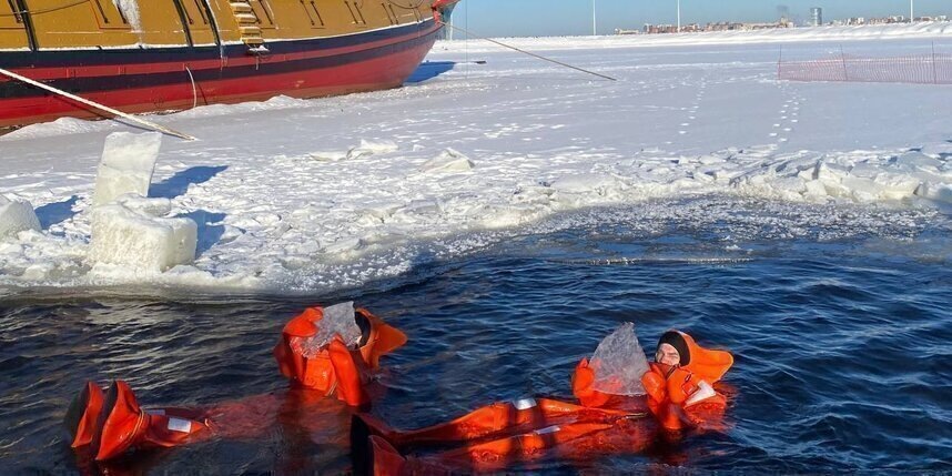 Айс-флоатинг: как это — плавать в ледяной воде в -18°C и чувствовать тепло