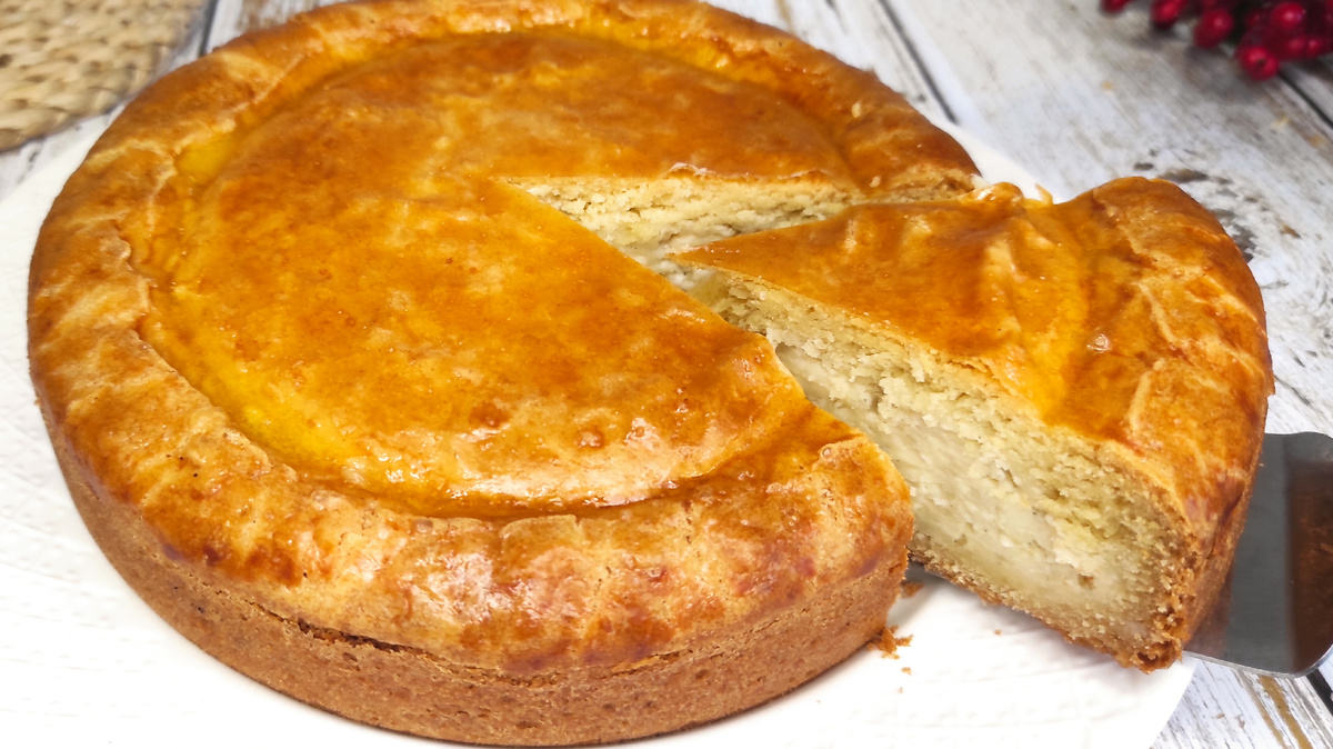 Луковый пирог с плавлеными сырками. Фото автора.