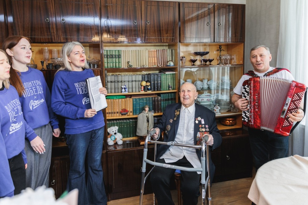    Волонтёры Победы поздравили нижегородских ветеранов с годовщиной битвы