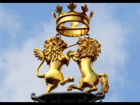 Единорог пронзает льва. Противостояние Руси и Лондона. Единорог - символ Ивана Грозного (Рюриковичи) против Льва (Символ Англии) на башенках Исторического музея в Москве 