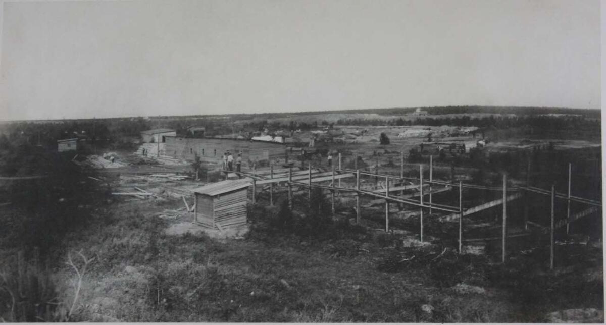    Строительство Невьянского цементного завода. 1913 г. stalker