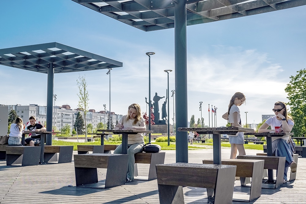    Эспланада в Перми - центральная площадь для прогулок и мероприятий между улицами Ленина и Петропавловской. / Фото: Кирилл Зыков/РИА Новости