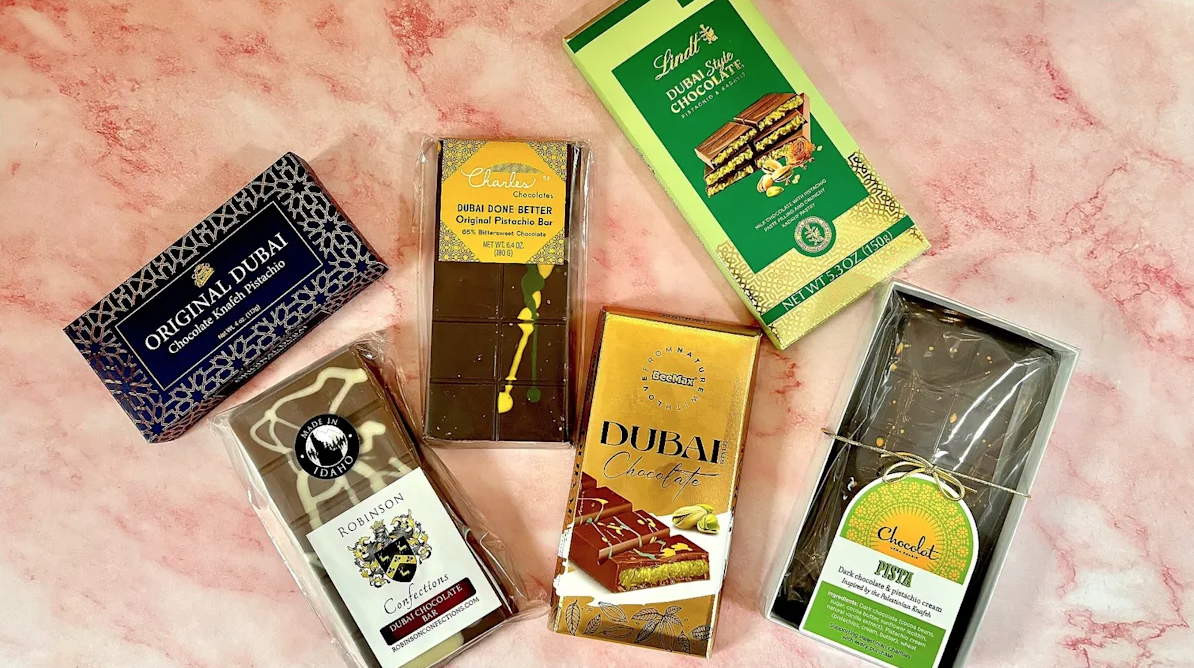Дубайский шоколад: искушение восточной роскоши и инноваций

Дубай — город, славящемся своими футуристическими архитектурными чудесами, роскошью и богатством. Но помимо этого, он становится всё более известным и благодаря своим десертам, особенно шоколаду. Дубайский шоколад – это не просто сладкое лакомство, а символ инноваций, качества и восточной стильности, объединяющий традиции и современные технологии.

Дубайский шоколад приобретает особую популярность благодаря сочетанию высококачественных ингредиентов, уникальных вкусовых сочетаний и впечатляющим презентациям. Местные мастера создают настоящие шедевры, которые радуют глаз и удивляют вкусом, привлекая как туристов, так и местных жителей. Кроме того, сюда привлекают бренды со всего мира, внедряя в свои продукты типичные арабские ноты и элементы роскоши.

Так почему же дубайский шоколад становится всё более популярным и чем он отличается от остальных? Об этом расскажем ниже, а также поделимся 10 интересными фактами о дубайском шоколаде.

---

6 фактов о дубайском шоколаде

1. Модные мастерские и бутики — В Дубае расположено множество эксклюзивных шоколадных бутиков и мастерских, где создают уникальные изделия, украшенные драгоценными камнями и золотом по заказу клиентов.

2. Премиальные ингредиенты — В производстве дубайского шоколада используют только лучшие импортные какао-бобы и добавляют в рецептуру редкие специи и арабские ингредиенты, такие как шафран и кардамон.

3. Луксозные упаковки — Упаковка дубайского шоколада часто выполнена в стиле роскошных ювелирных украшений или арабского искусства, что делает его отличным подарком.

4. Экологичные практики — Многие дубайские бренды имеют экологическую ответственность, используя органические ингредиенты и перерабатываемую упаковку.

5. Шоколадные фестивали — В Дубае проходят ежегодные мероприятия, посвящённые шоколаду, где мастерские демонстрируют свои новейшие авторские изделия.

6. Шоколадные рестораны и кафе — В городе появились заведения, специализирующиеся 