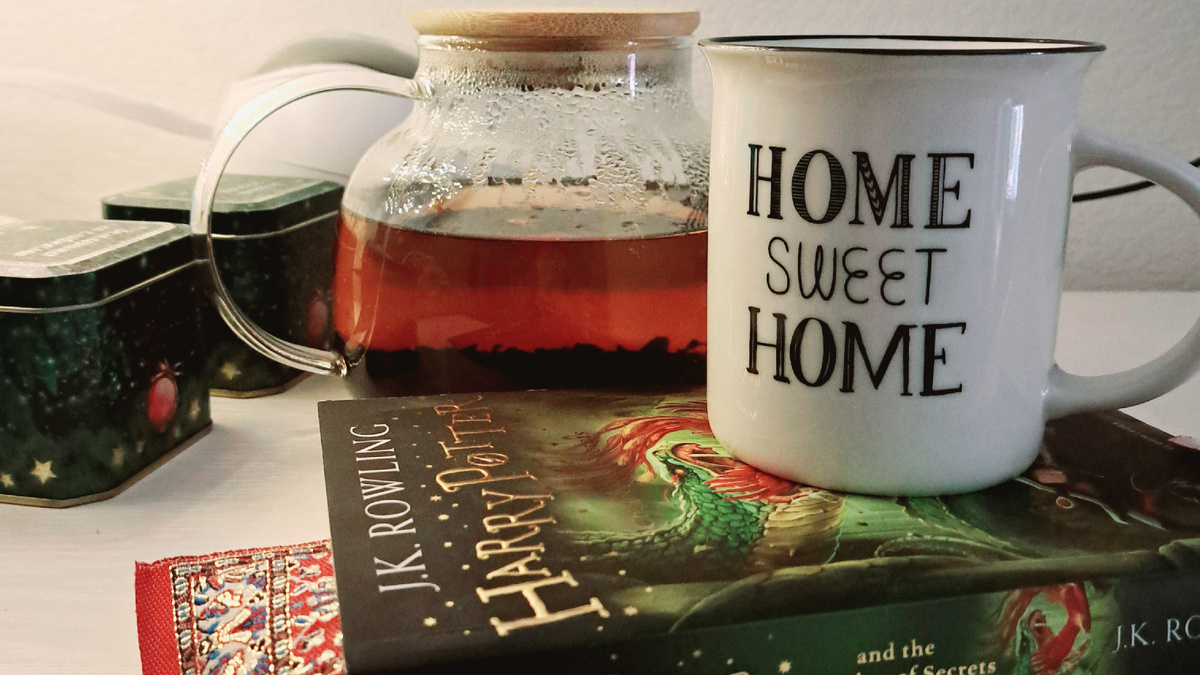 На фото всё - подарки от друзей