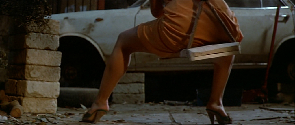 Кадр из фильма "Луна в сточной канаве" (1983)