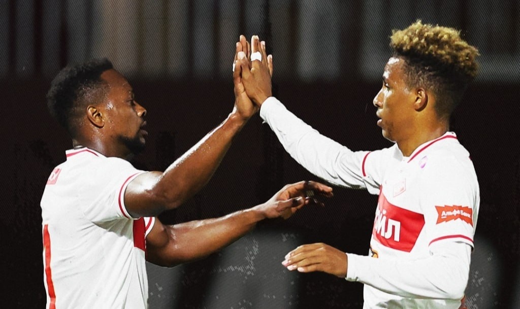    Футболисты «Спартака» Ливай Гарсия и Жедсон Фернандеш празднуют гол в ворота «Пюника» (2:0) в товарищеском матче 3 февраля. ФК «Спартак»