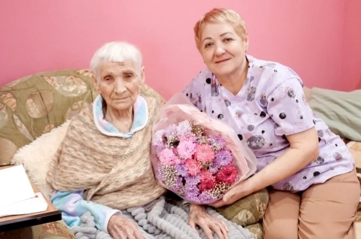    Ветерана труда из Новосибирской области поздравили со 102-летним юбилеем