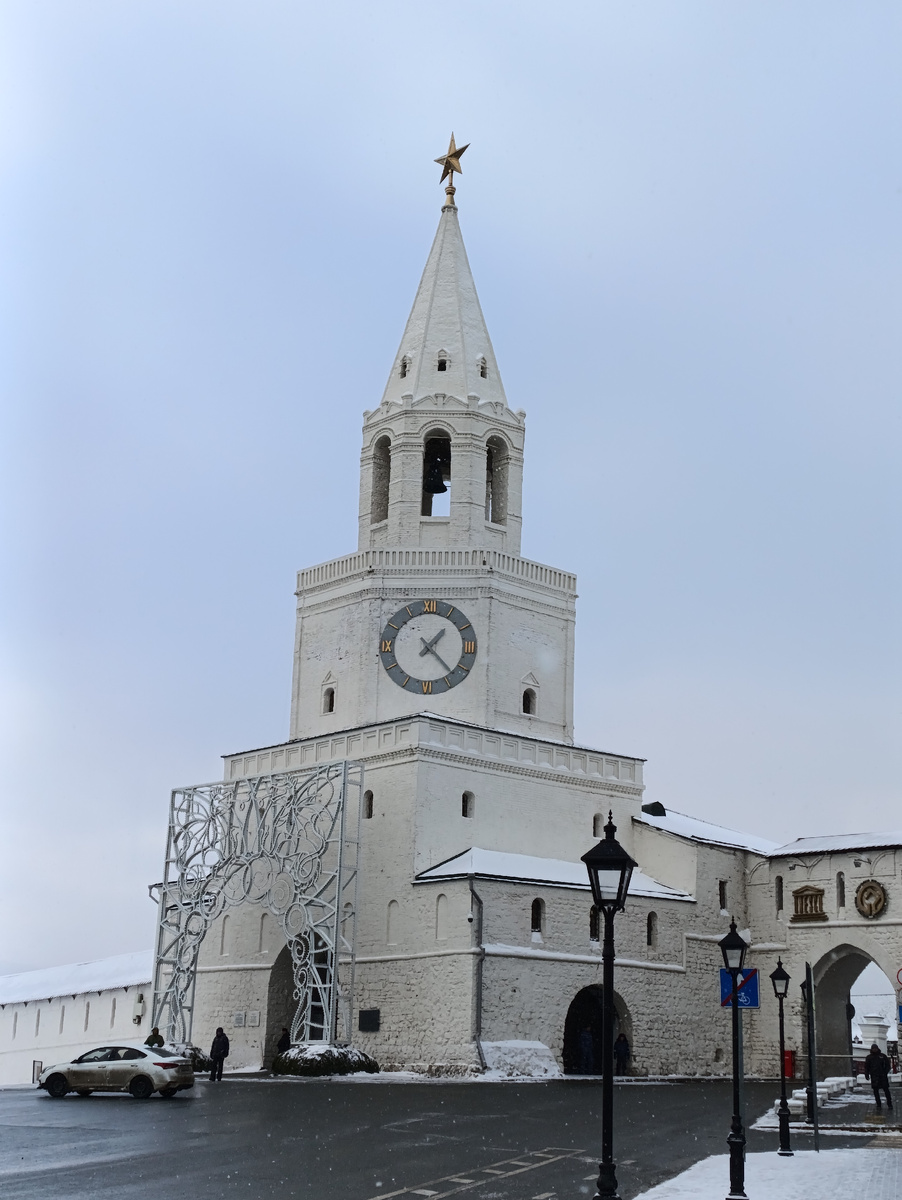 Спасская башня Казанского Кремля (фото автора). 