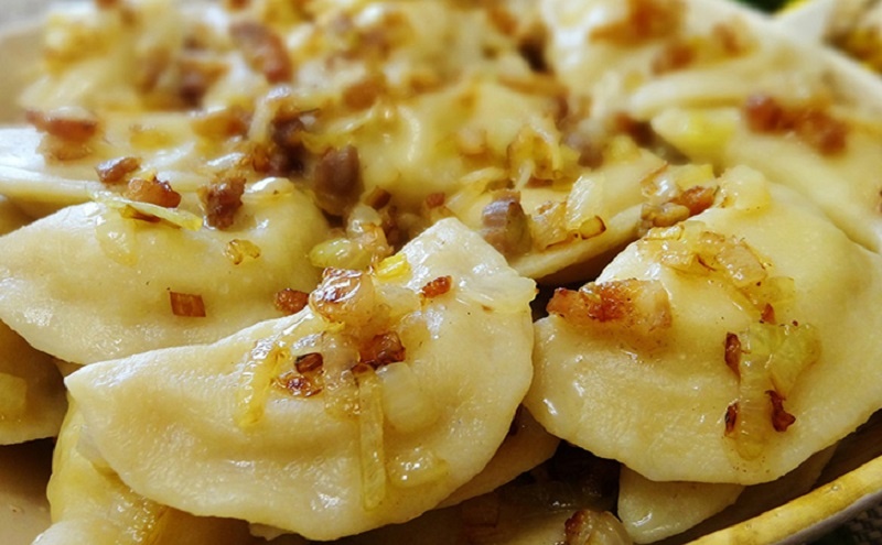 Вареники, как из детства: тончайшее тесто и деревенская капустная начинка на новый лад