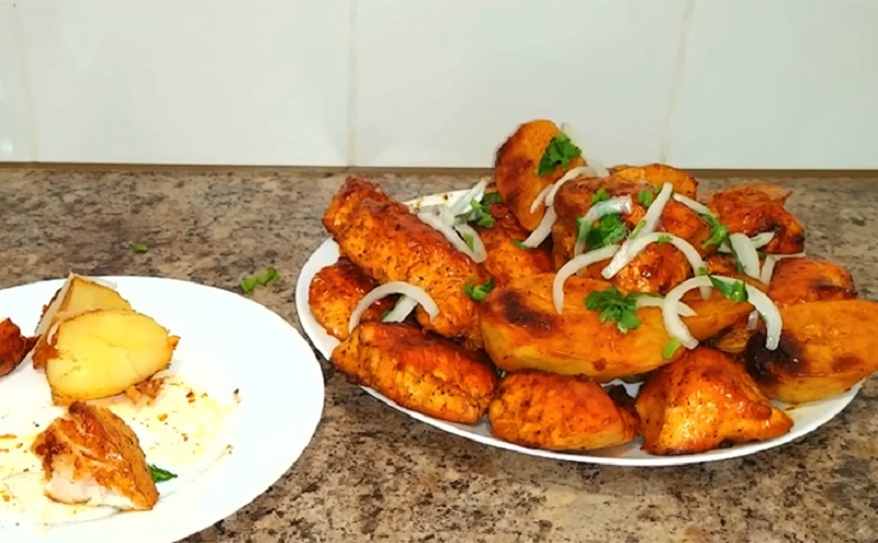 Домашний “шашлык” из курицы в духовке: секрет соуса, который заменит мангал