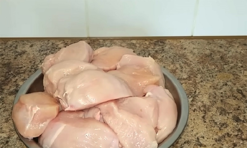 Домашний “шашлык” из курицы в духовке: секрет соуса, который заменит мангал