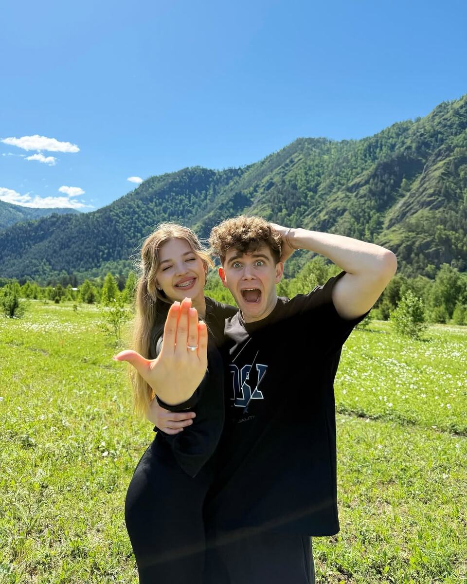    Аня Покров получила предложение руки и сердца от Артура Бабича весной прошлого годаСоцсети Ани Покров