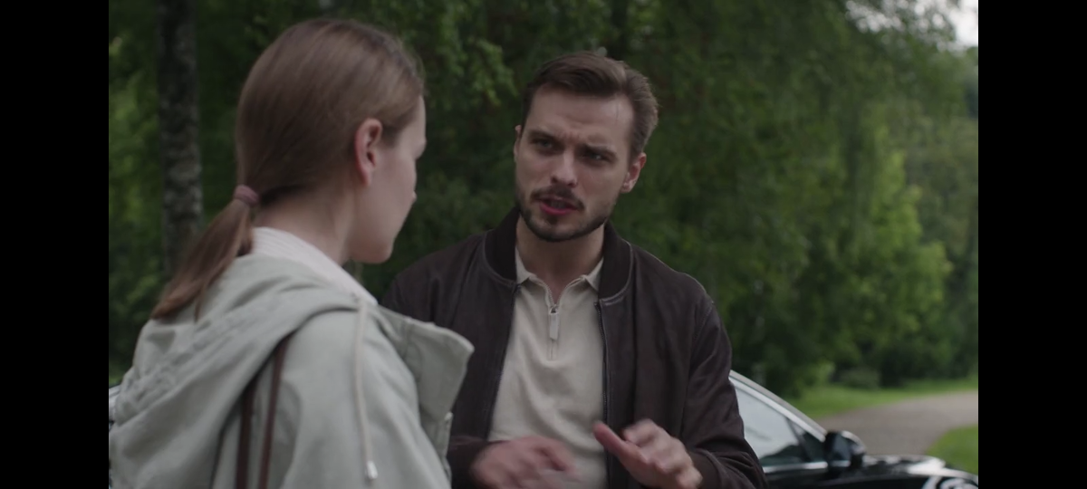 Кадр из сериала.