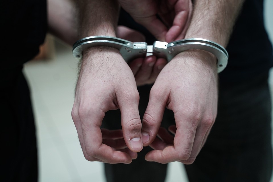    Мужчина помогал мошенникам обманывать пожилых. Фото: Маковеева Светлана