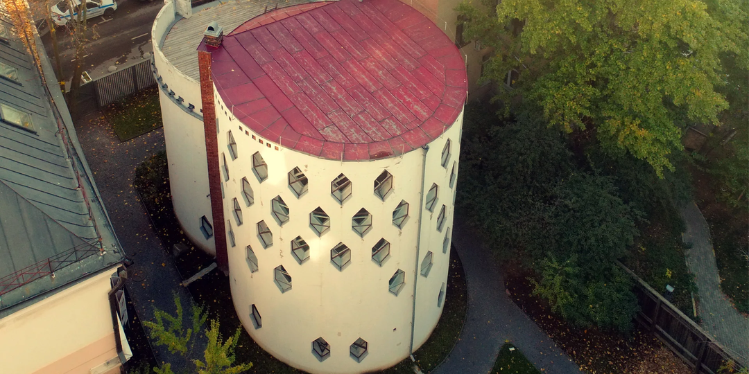 «Всем коммуналки, а мне — особняк»: как Мельников в 1927 году построил себе дом-космический корабль