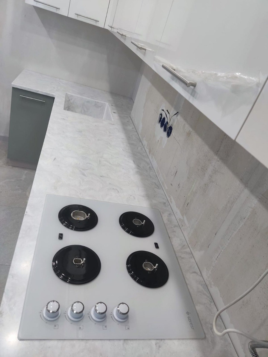 кухонная столешница на заказ из акрила