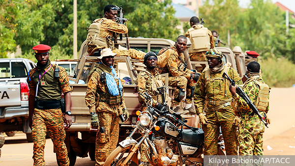     Фото: Kilaye Bationo/AP/ТАСС   
 Текст: Евгений Крутиков