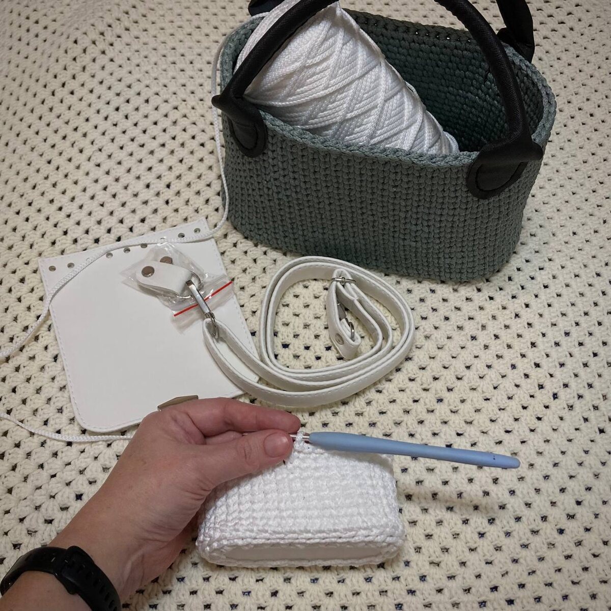 И даже зимой я пользуюсь своим лукошком, очень удобно доя процессов 😉