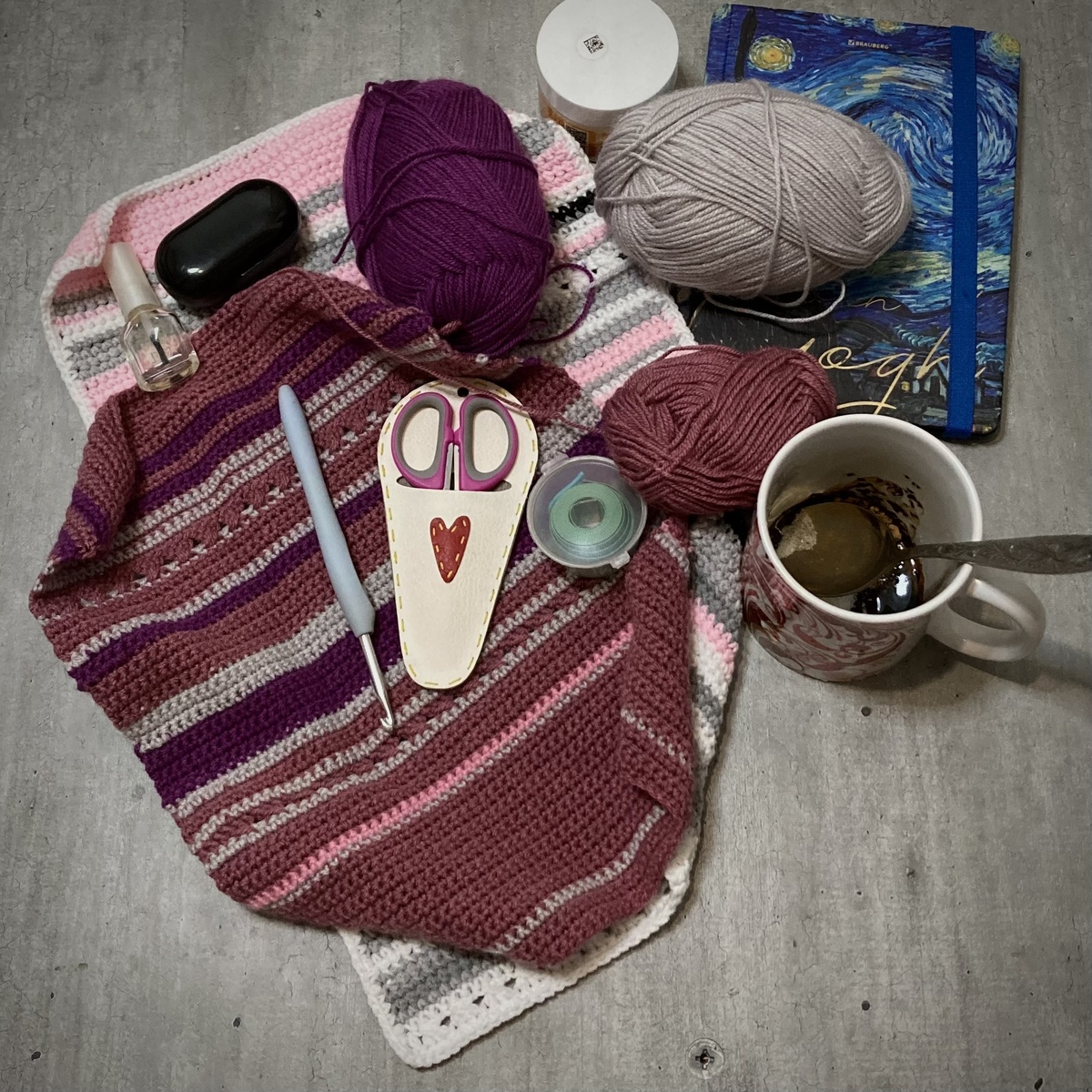 Второй плед 1983 года тоже вяжу, но о нем позже. И да, я тоже уделяю ему отдельное время и с индивидуальным подходом.