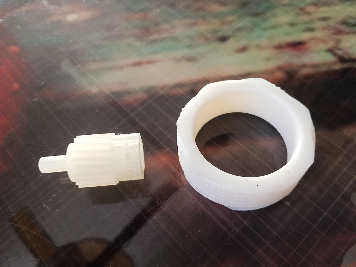 Запчасти на  Ford Explorer на 3Д принтере - Комплект шестерён привода спидометра: Ведомая (слева) и Ведущая (справа) 