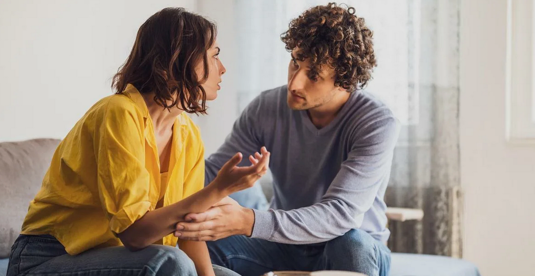 В телефоне мужа я нашла контакт «Моя Богиня» с сердечком. Я позвонила, готовясь к скандалу.