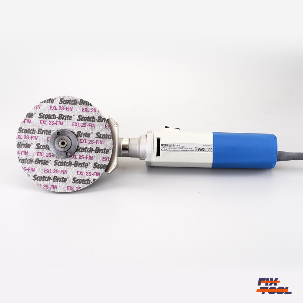 Круг Scotch-Brite 3M EXL 2S-FIN установлен на KNER