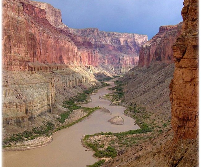 Река, которая течёт вверх: геологический парадокс длиной в 100 миллионов лет