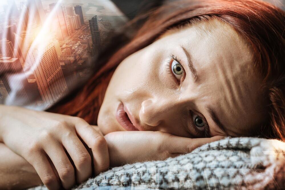 "Я не выбираю страдать. Но почему-то продолжаю": как мозг саботирует наше счастье (и что с этим делать)