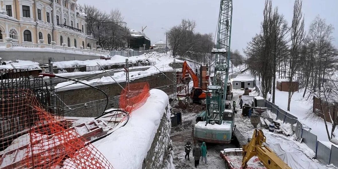 Реконструкция путепровода на Монастырской выполнена наполовину