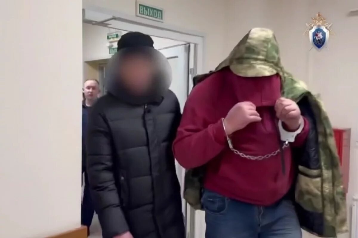    Всегда ходил один.