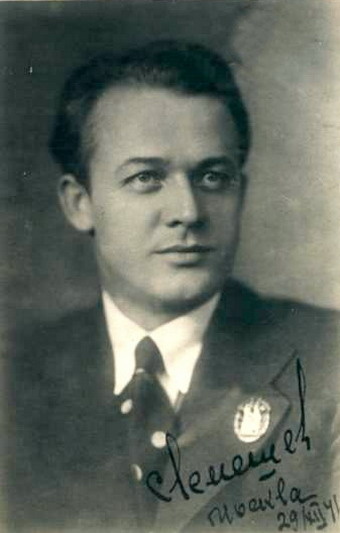 Источник: https://www.kino-teatr.ru/kino/acter/m/sov/2464/foto/344288/#foto