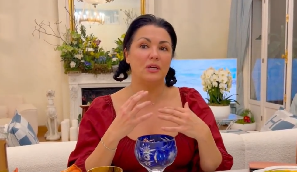 Анна Нетребко. Фото: YouTube / @AppolonovGang