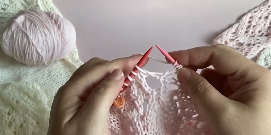 Мастер-класс: Как связать джемпер с ажурными рукавами узором от Zara - пошаговые видео-уроки.