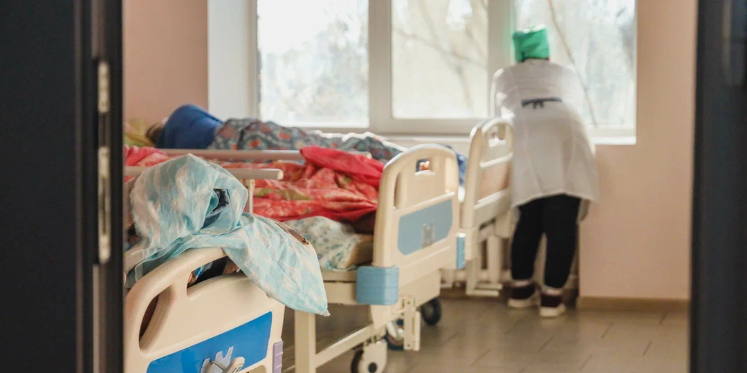 Один из пострадавших при ударе по МФЦ в Новой Каховке в крайне тяжелом состоянии