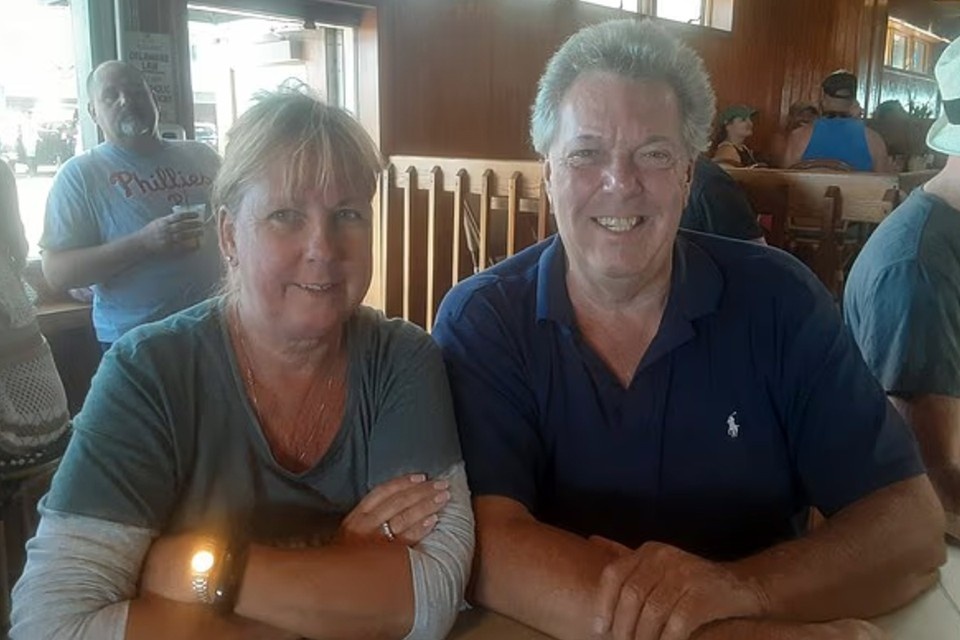    Уильям Стивенсон с женой Линдой Соцсети