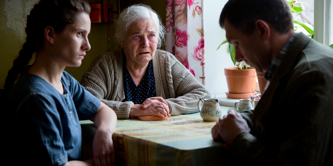Одна случайная фотография в телефоне дочери перевернула всё, что я знала о своей семье