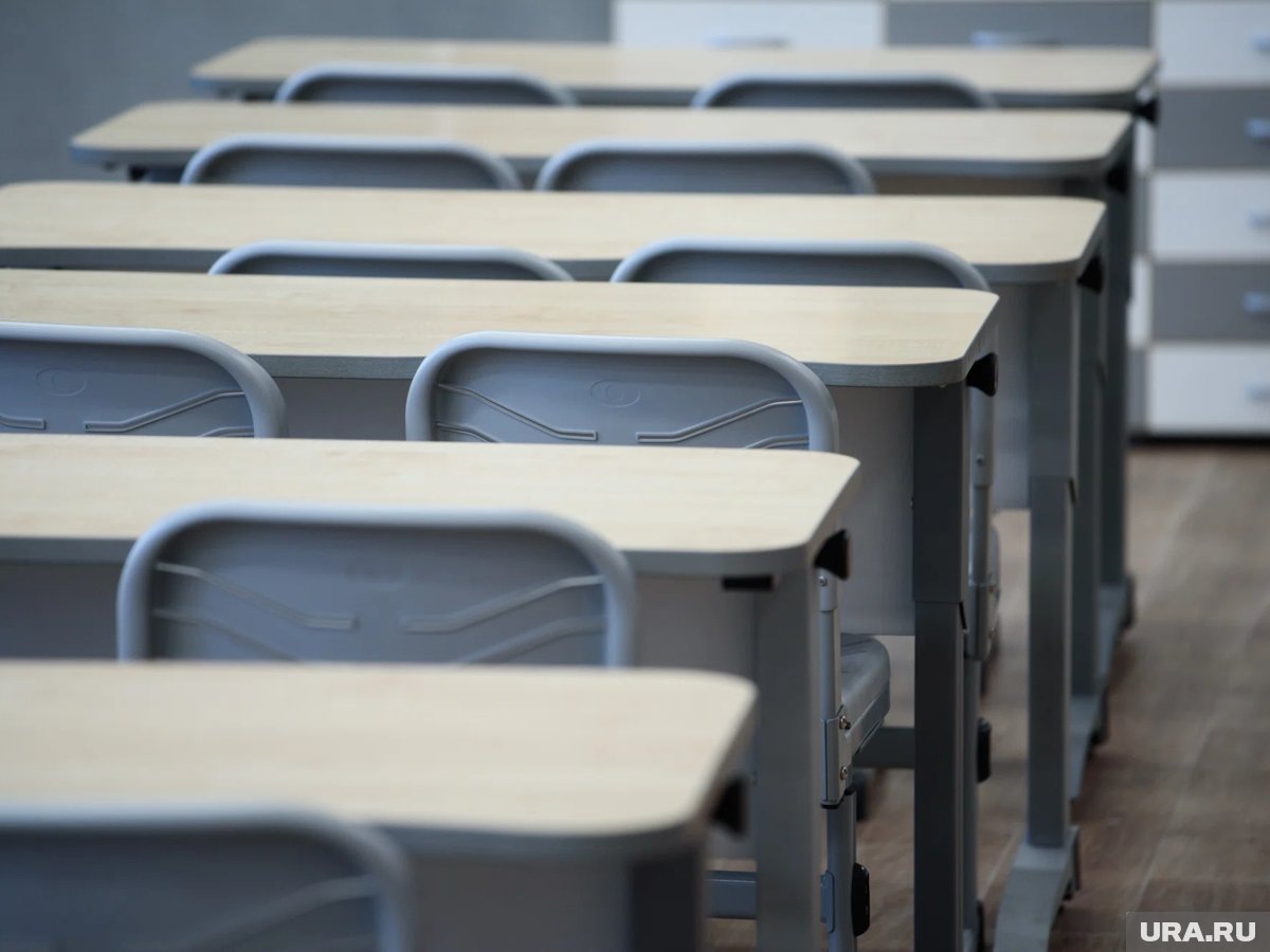     Тело заметил охранник, который делал обход по школе