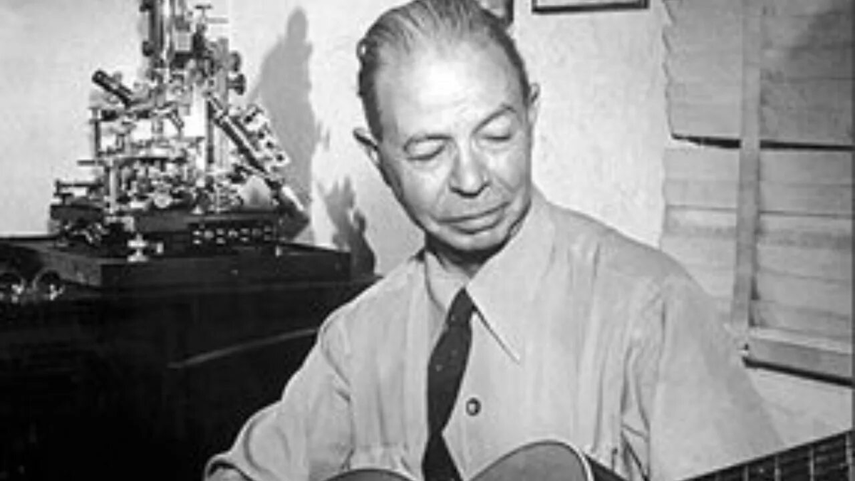                                                                       Доктор Ройял Раймонд Райф