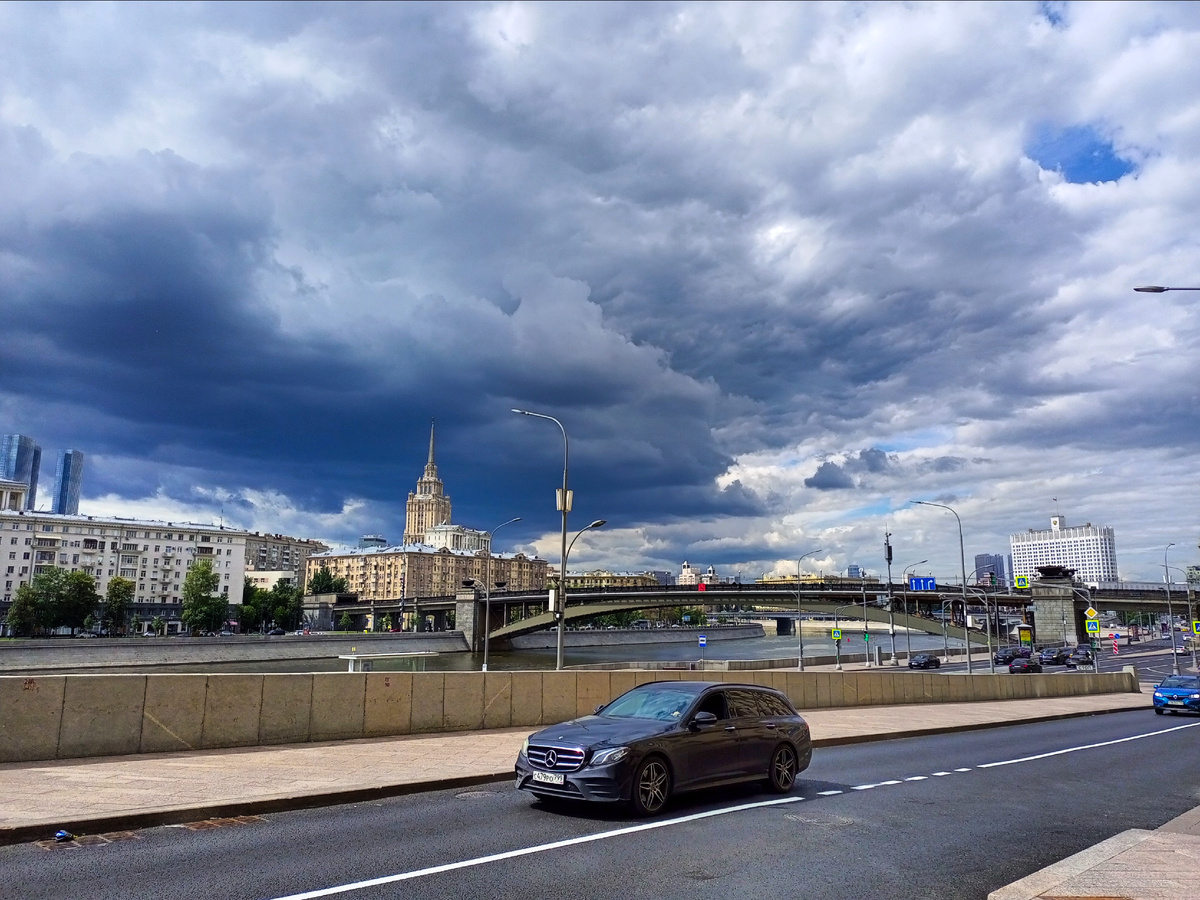 Москва, Смоленская набережная