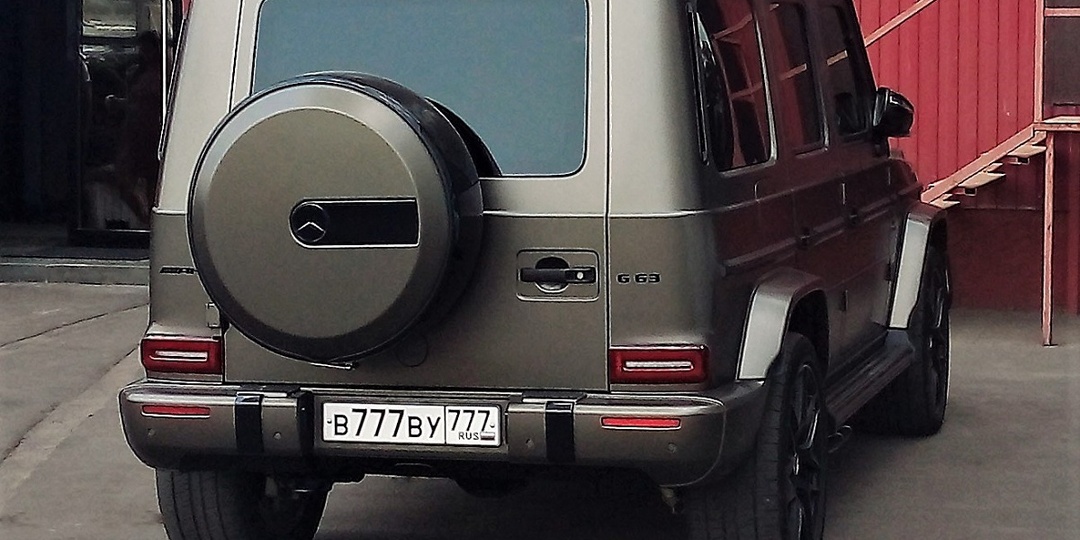 Рамки-перевертыши под номерной знак: почему их можно купить, но нельзя ставить на машину?