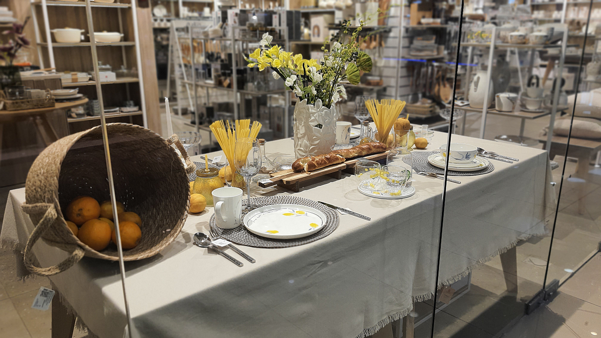 Витрина в ТЦ "Мармелад". г.В.Новгород