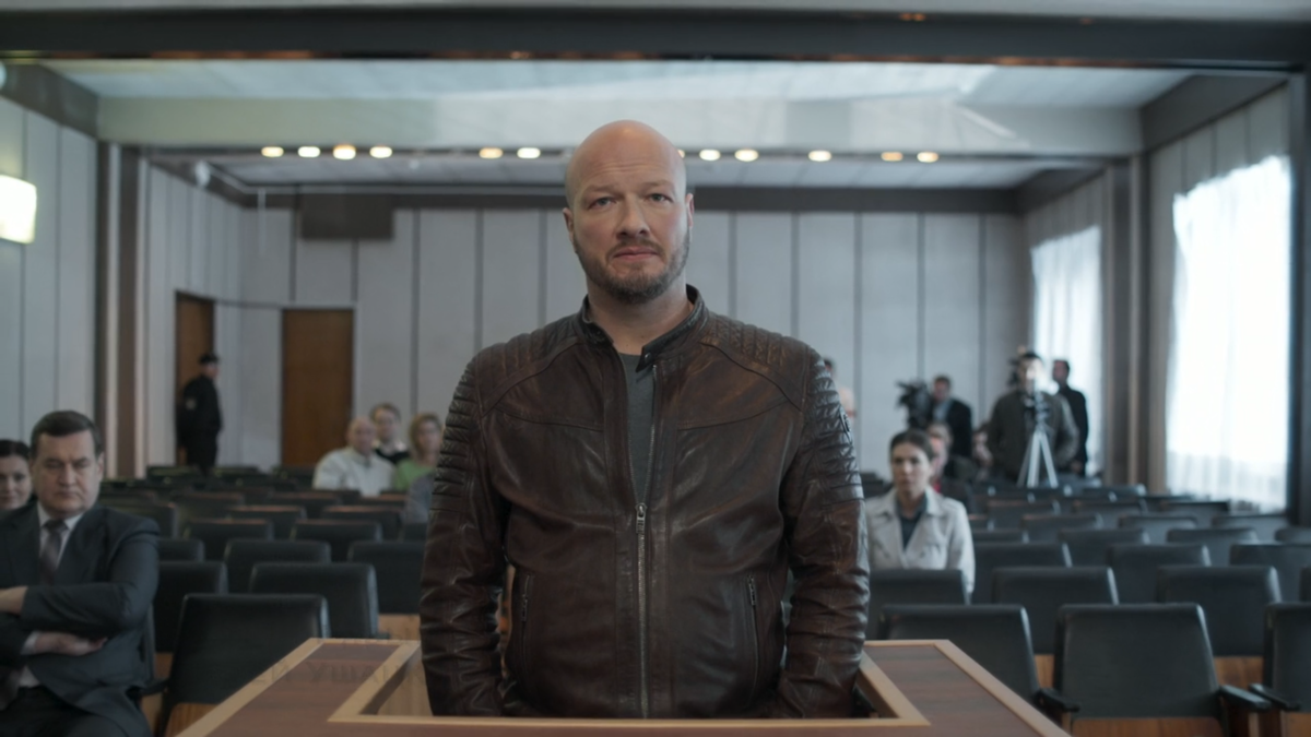 Кадр из сериала "Презумпция невиновности", 2018 г., режиссер Наталия Бучнева, сценаристы Роман Владыкин, Сергей Меньшенин, Альберт Рябышев, Ольга Рябышева, композитор Валерий Царьков (скриншот) 