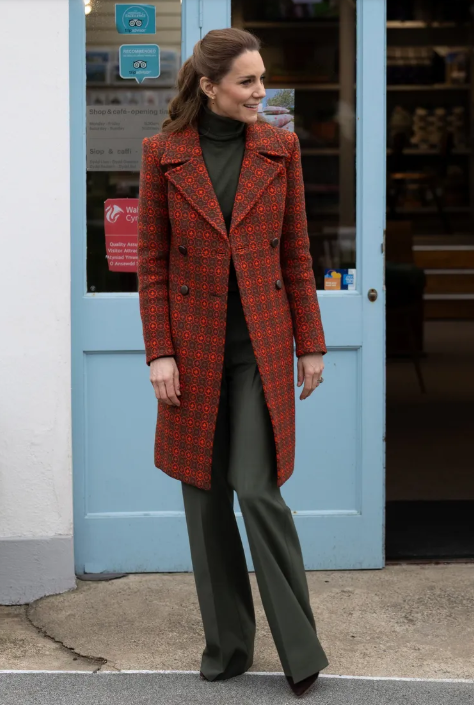 Принцесса Уэльская на швейной фабрике