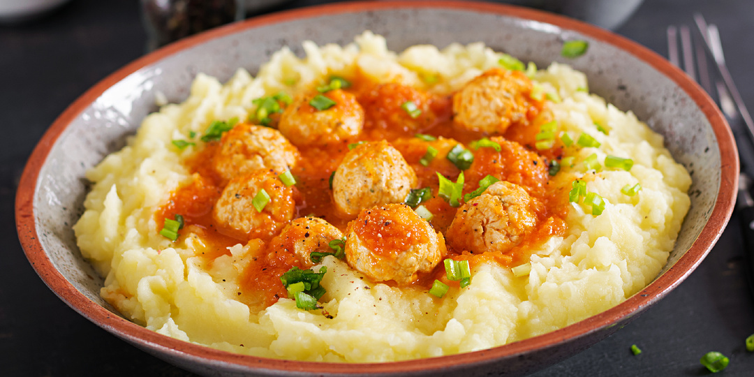 Вторые блюда с подливкой: 10 проверенных рецептов. От классических биточков до изысканного рагу