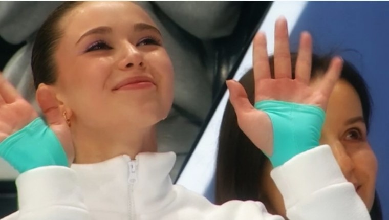 Она благодарила зрителей без шаблонных фраз. Благодарила тех, кто ждал, верил и не отворачивался. И это звучало искренне, потому что не было лишних слов.
