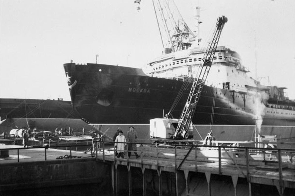 На помощь был отправлен ледокол Москва. \ Фото: kenh14cdn.com.