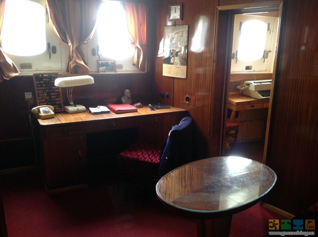 2. Интерьер офицерской каюты