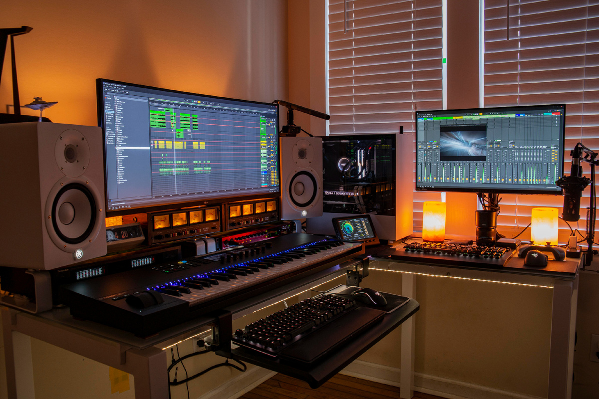 Домашняя студия звукозаписи.