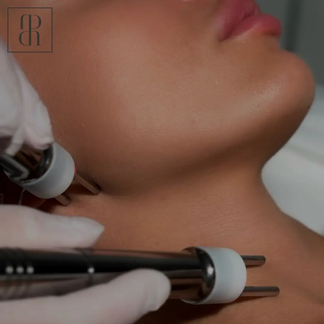 Процедура микротоковой терапии в клинике Uniqderm