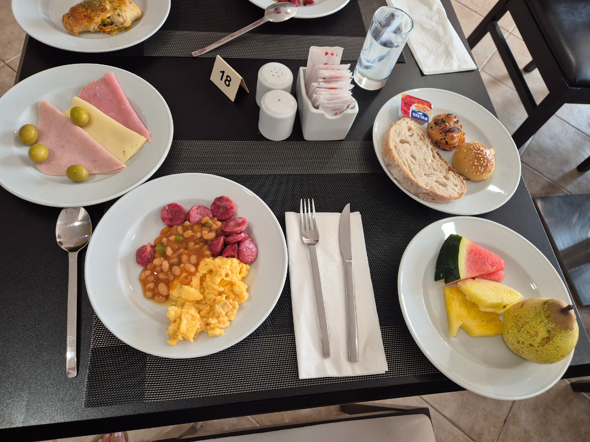 завтрак в отеле Agua, Санта-Мария,  о.Сал,  Кабо-Верде 